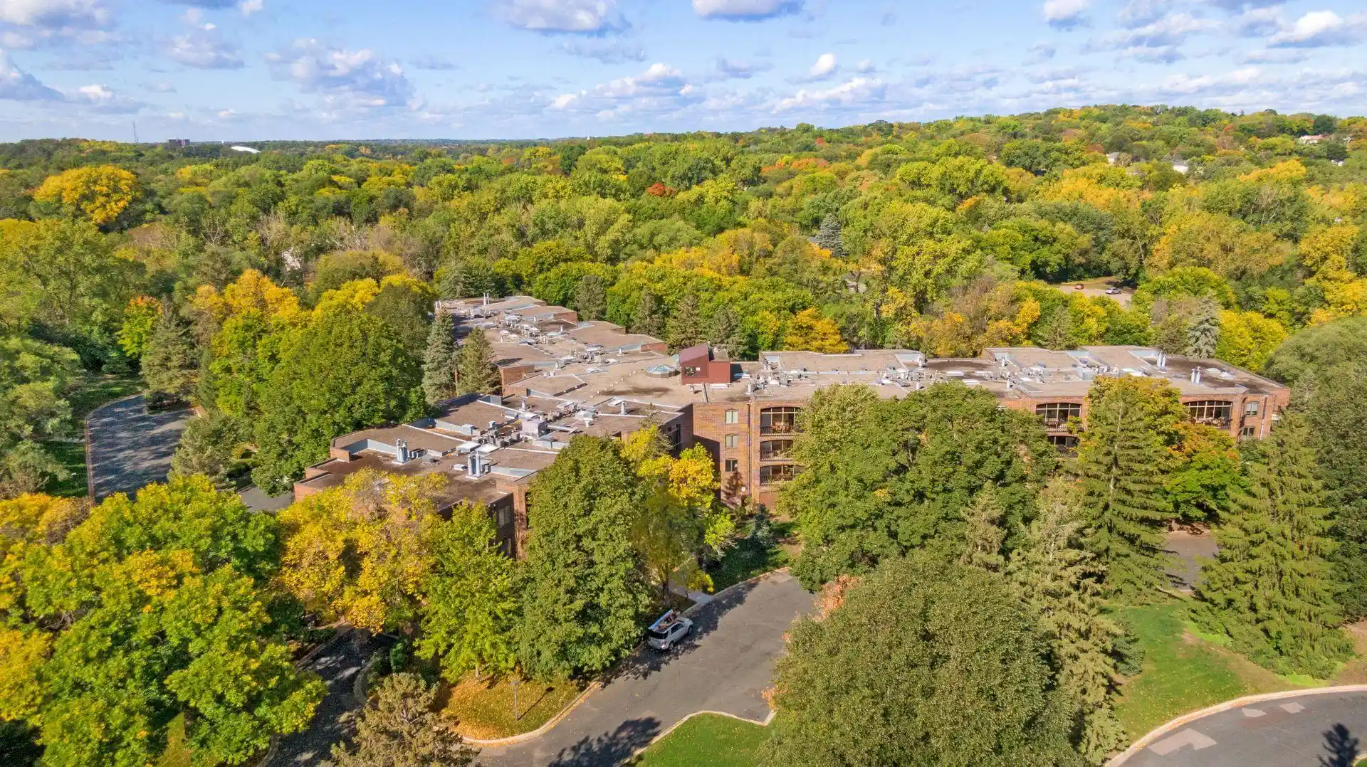 Listing Photo 1 - Condo for sale in 5601 Dewey Hl Rd located at 5601 Dewey Hl Rd, Edina, MN 55439 - Unit #210