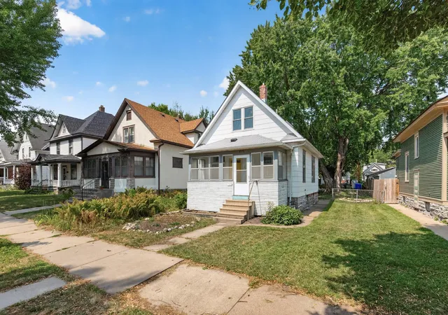 1st image of 801 Armstrong Ave, Saint Paul, MN 55102 | MLS# 7129652