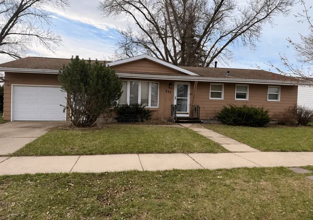 Photo 1 of Single family home for sale at 117 Southdale St Se, Sleepy Eye, MN 56085 | MLS# 7129671 | Listing updated on 2026-08-19