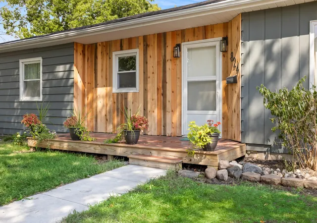 Photo 2 of Single family home for sale at 824 4th Avenue N, Wahpeton, ND 58075 | MLS# 7129688 | Listing updated on 2026-10-02