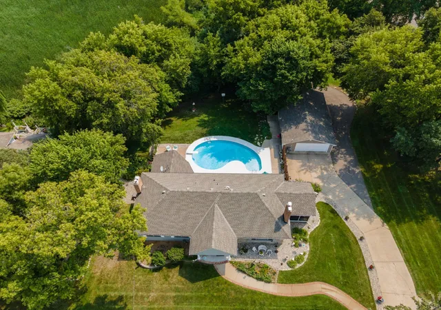 Photo 4 of Sale Pending at 5565 Howards Point Rd, Excelsior, MN 55331 | MLS# 7129689 | Listing updated on 2026-08-23