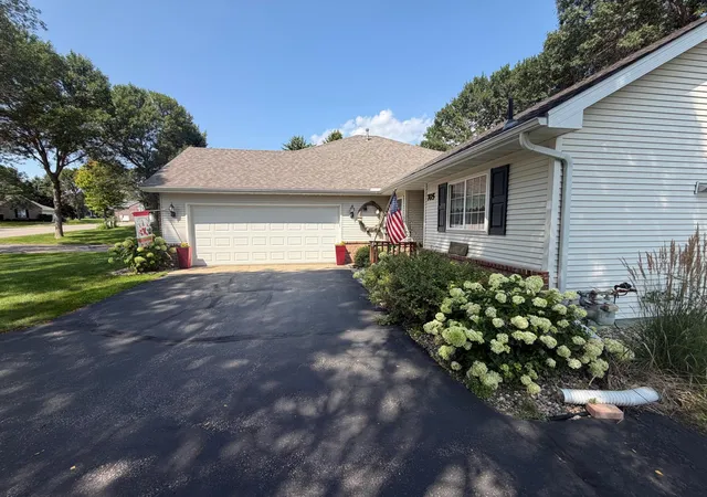 Photo 3 of Townhouse for sale at 705 24th Street Se, Willmar, MN 56201 | MLS# 7129706 | Listing updated on 2026-09-30