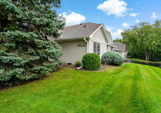 Photo 3 of Single family home for sale at 1866 N Ruby Ct, Saint Paul, MN 55122 | MLS# 7129713 | Listing updated on 2026-09-20