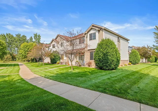 Photo 3 of Single family home for sale at 211 Stallion Ln, Lino Lakes, MN 55014 | MLS# 7129716 | Listing updated on 2026-09-28