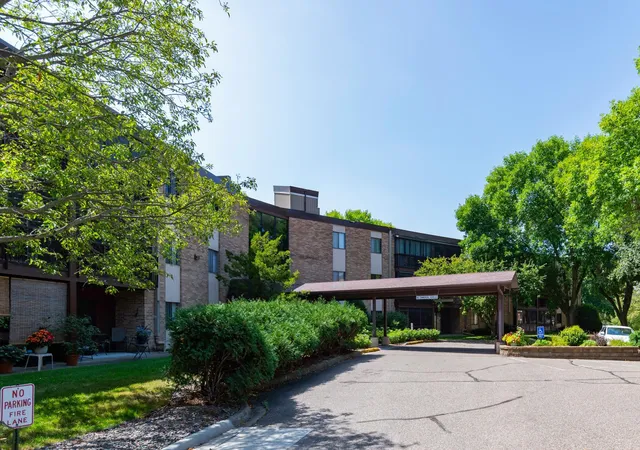 29th image of 2670 Oxford St N #204, Saint Paul, MN 55113 | MLS# 7129723