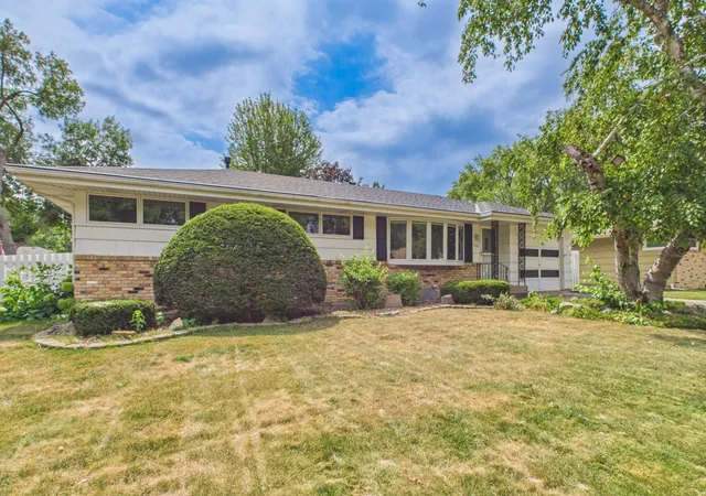28th image of 1761 Emerald Dr, New Brighton, MN 55112 | MLS# 7129729