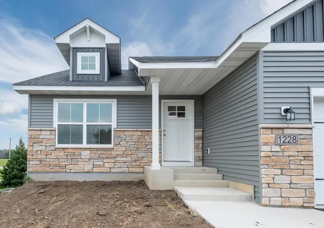 Photo 3 of Single family home for sale at 1228 Olivia St Se, New Prague, MN 56071 | MLS# 7129745 | Listing updated on 2026-08-19