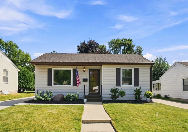 1st image of 2134 4th St E, Saint Paul, MN 55119 | MLS# 7129770