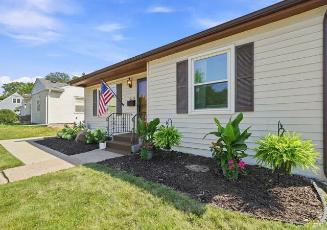 27th image of 2134 4th St E, Saint Paul, MN 55119 | MLS# 7129770