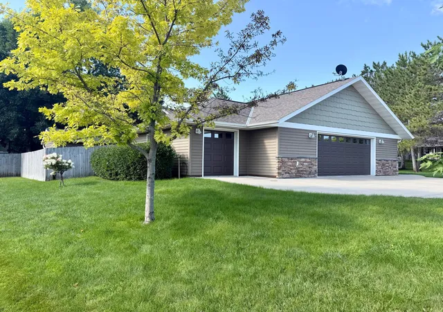 Photo 3 of Single family home for sale at 1847 Spruce Grv Trl, Detroit Lakes, MN 56501 | MLS# 7129781 | Listing updated on 2026-08-25