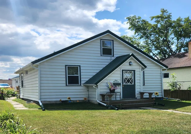 1st image of 119 13th St W, International Falls, MN 56649 | MLS# 7129783