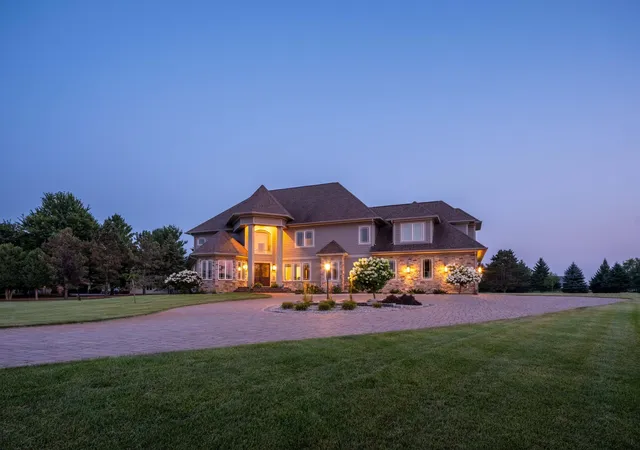 Photo 1 of Mansion for sale at 2683 Headland Ct Sw, Rochester, MN 55902 | MLS# 7129788 | Listing updated on 2026-09-02