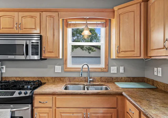 Photo 3 of Sale Pending at 3975 Brunswick Ave S, Minneapolis, MN 55416 | MLS# 7129789 | Listing updated on 2026-09-29