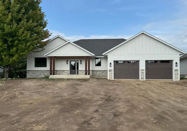 Photo 3 of Single family home for sale at 1215 Moor Stone Dr Ne, Alexandria, MN 56308 | MLS# 7129803 | Listing updated on 2026-10-07