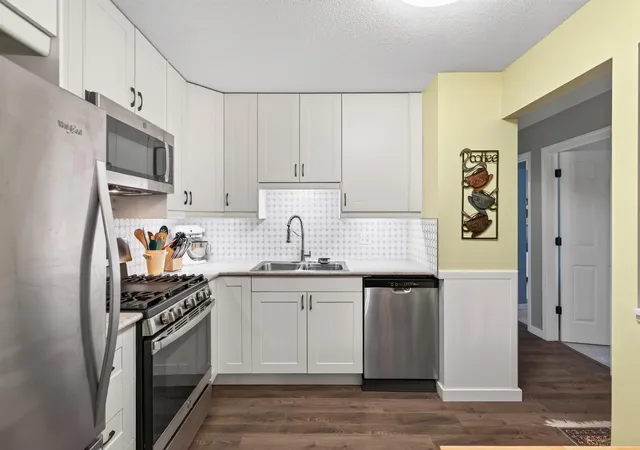 Photo 3 of Condo for sale at 4820 Park Cmns Dr #138, Minneapolis, MN 55416 | MLS# 7129805 | Listing updated on 2026-09-17