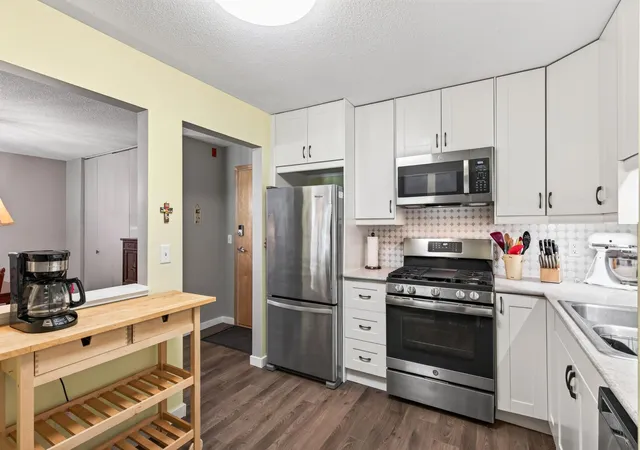 Photo 3 of Condo for sale at 4820 Park Cmns Dr #138, Minneapolis, MN 55416 | MLS# 7129805 | Listing updated on 2026-09-17
