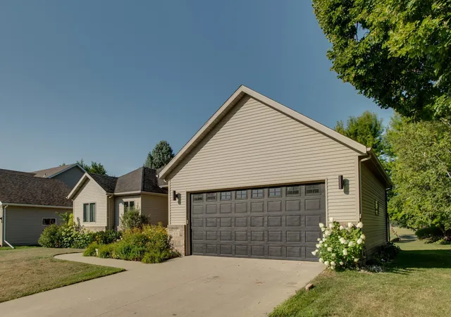 Photo 4 of Sale Pending at 431 Clearview Ct, Moorhead, MN 56560 | MLS# 7129822 | Listing updated on 2026-10-06