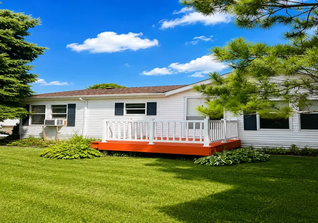 Photo 3 of Single family home for sale at 150 Star Cir, Vadnais Heights, MN 55127 | MLS# 7129825 | Listing updated on 2026-09-04