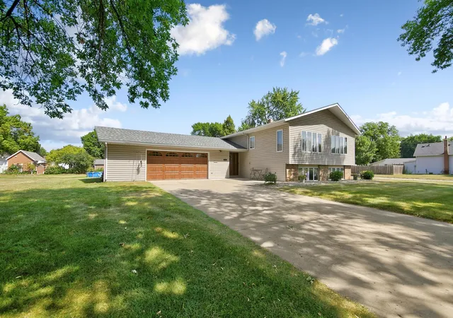 Photo 1 of Single family home for sale at 510 12th Street, Windom, MN 56101 | MLS# 7129826 | Listing updated on 2026-09-03