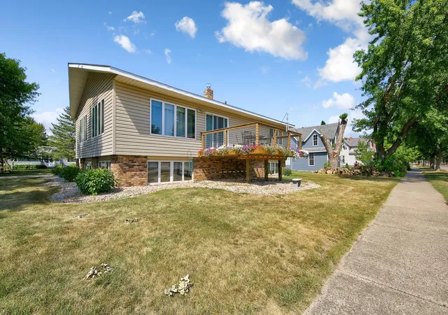 Photo 3 of Single family home for sale at 510 12th Street, Windom, MN 56101 | MLS# 7129826 | Listing updated on 2026-09-03