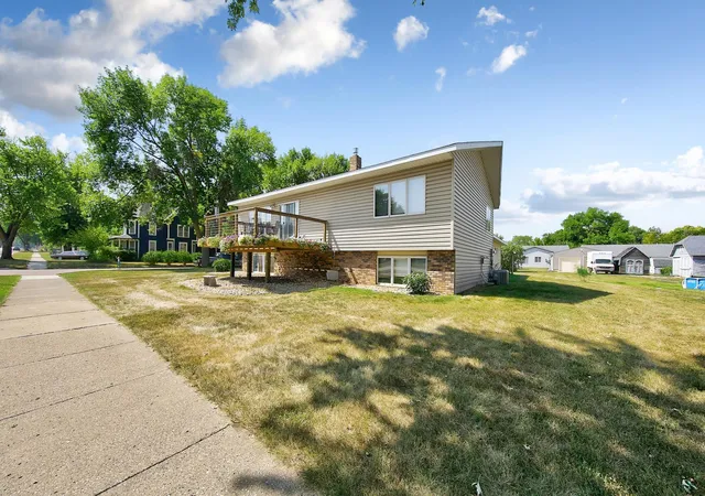 Photo 3 of Single family home for sale at 510 12th Street, Windom, MN 56101 | MLS# 7129826 | Listing updated on 2026-09-03