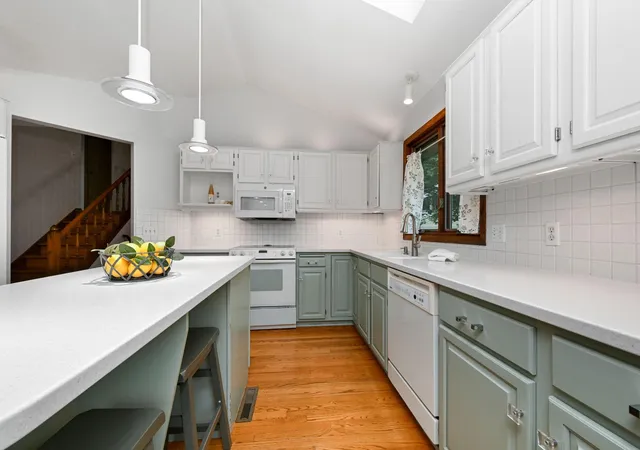 Photo 3 of Single family home for sale at 14624 Hanover Ln, Apple Valley, MN 55124 | MLS# 7129860 | Listing updated on 2026-09-12
