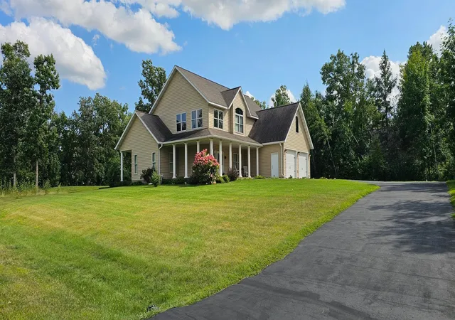 Photo 3 of Single family home for sale at 3318 Highland Dr Ne, Bemidji, MN 56601 | MLS# 7129868 | Listing updated on 2026-08-25