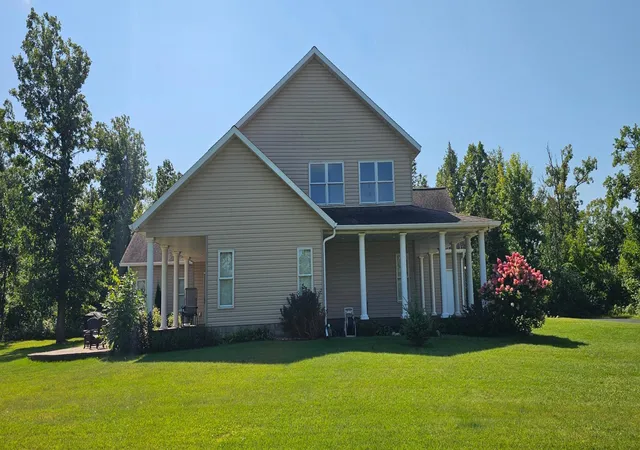 Photo 3 of Single family home for sale at 3318 Highland Dr NE, Bemidji, MN 56601 | MLS# 7129868 | Listing updated on 2026-08-25