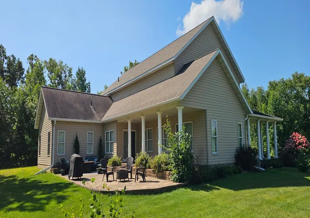 Photo 4 of Single family home for sale at 3318 Highland Dr NE, Bemidji, MN 56601 | MLS# 7129868 | Listing updated on 2026-08-25