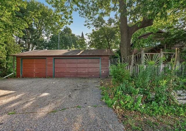 Photo 4 of Sale Pending at 3560 E Medicine Lake Blvd, Minneapolis, MN 55441 | MLS# 7129888 | Listing updated on 2026-08-26
