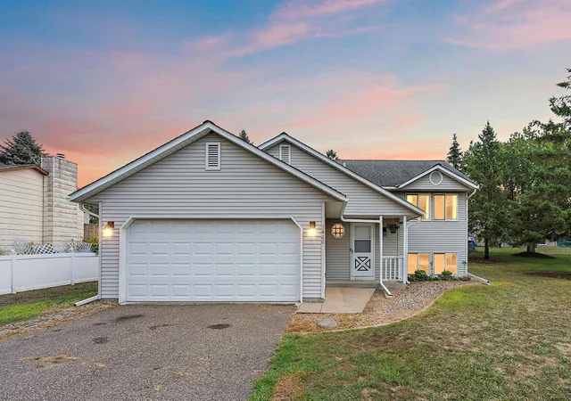 1st image of 1460 Laurel Ave, Saint Paul Park, MN 55071 | MLS# 7129900