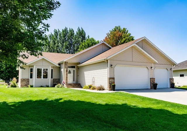 1st image of 1206 47th Ave N, Fargo, ND 58102 | MLS# 7129912