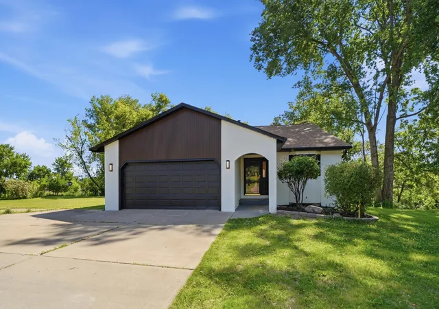 1st image of 5710 Jenni Ln, Saint Paul, MN 55110 | MLS# 7129948