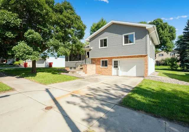 1st image of 807 26th St Nw, Rochester, MN 55901 | MLS# 7129949