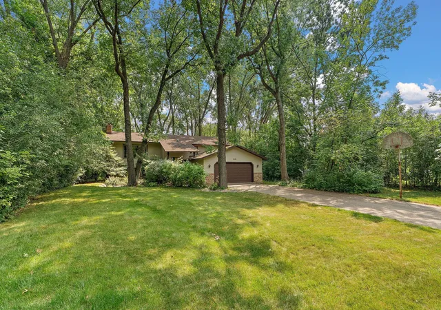 2nd image of 2101 Sheridan Hills Rd, Wayzata, MN 55391 | MLS# 7129953