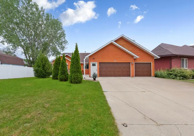 Photo 2 of Single family home for sale at 1905 Prairie Ln Ne, Owatonna, MN 55060 | MLS# 7129956 | Listing updated on 2026-09-20