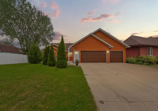 Photo 3 of Single family home for sale at 1905 Prairie Ln Ne, Owatonna, MN 55060 | MLS# 7129956 | Listing updated on 2026-09-20