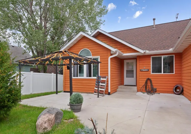 Photo 3 of Single family home for sale at 1905 Prairie Ln Ne, Owatonna, MN 55060 | MLS# 7129956 | Listing updated on 2026-09-20