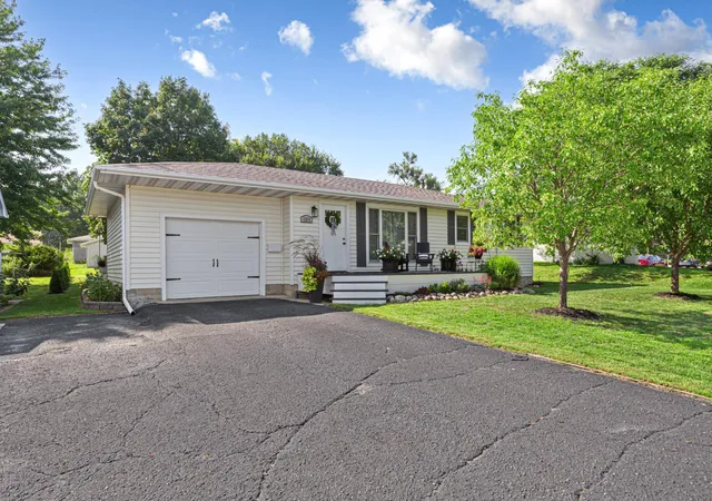 Photo 2 of Single family home for sale at 1314 N 5th Street, Saint Peter, MN 56082 | MLS# 7129971 | Listing updated on 2026-09-03