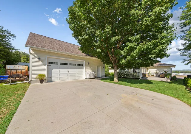 Photo 3 of Single family home for sale at 1314 N 5th Street, Saint Peter, MN 56082 | MLS# 7129971 | Listing updated on 2026-09-03