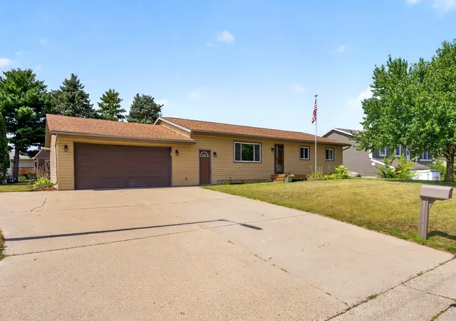 image of 1028 W Elm St, Lake City, MN 55041 | MLS# 7129976