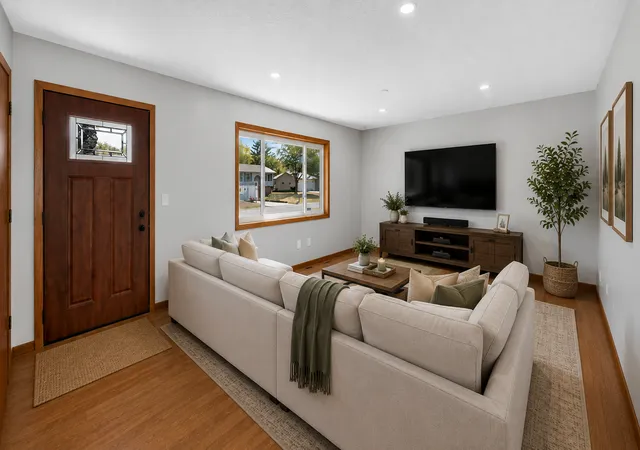 Photo 3 of Single family home for sale at 1028 W Elm St, Lake City, MN 55041 | MLS# 7129976 | Listing updated on 2026-09-03