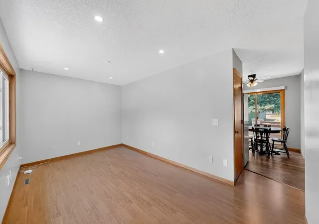 image of 1028 W Elm St, Lake City, MN 55041 | MLS# 7129976