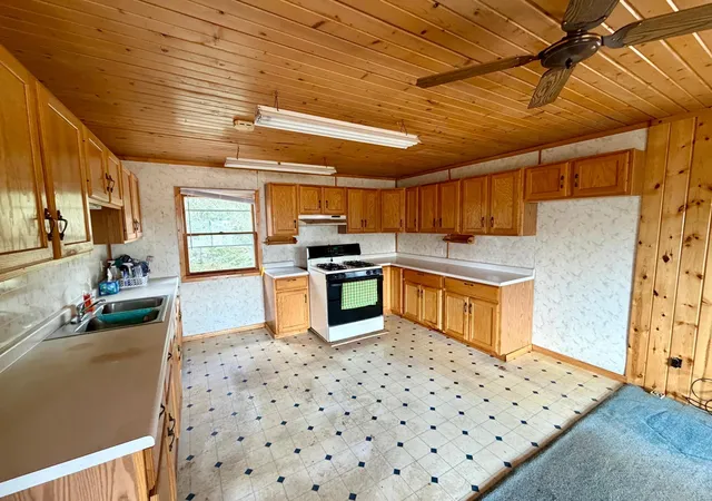 4th image of 13911 S Fairbanks Rd, Gordon, WI 54838 | MLS# 7129978