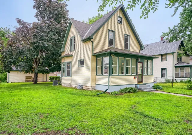 2nd image of 1654 Concordia Ave, Saint Paul, MN 55104 | MLS# 7130002