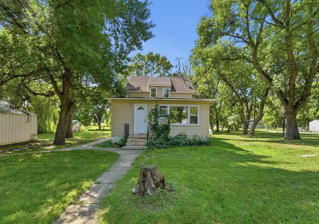 Photo 2 of Single family home for sale at 401 Dresden Ave S, Herman, MN 56248 | MLS# 7130014 | Listing updated on 2026-09-22