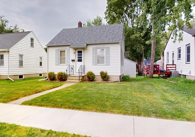 1st image of 523 Freeborn Ave, Albert Lea, MN 56007 | MLS# 7130032