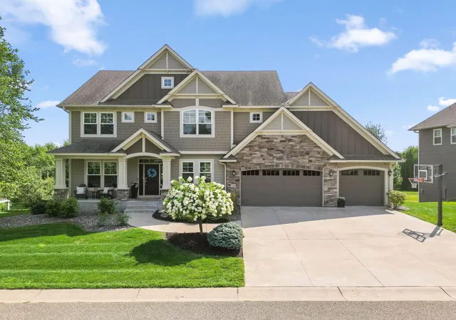 Photo 1 of Single family home for sale at 10 Crescent Ln, Saint Paul, MN 55127 | MLS# 7130034 | Listing updated on 2026-10-06