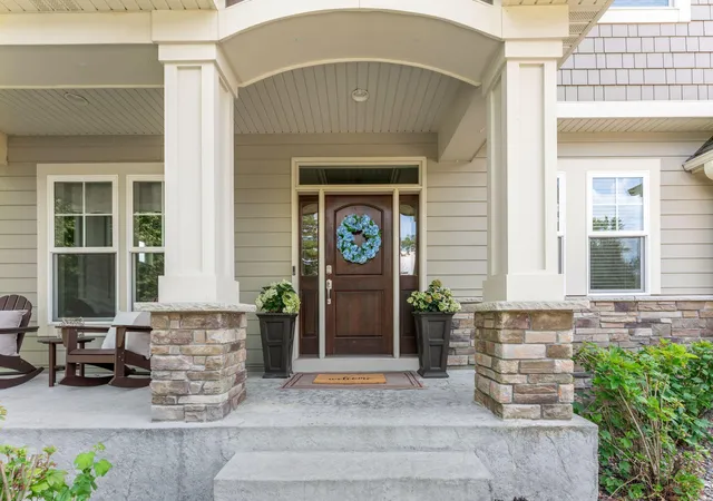Photo 2 of Single family home for sale at 10 Crescent Ln, Saint Paul, MN 55127 | MLS# 7130034 | Listing updated on 2026-10-06