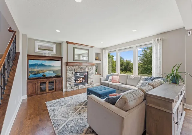 Photo 3 of Single family home for sale at 10 Crescent Ln, Saint Paul, MN 55127 | MLS# 7130034 | Listing updated on 2026-10-06